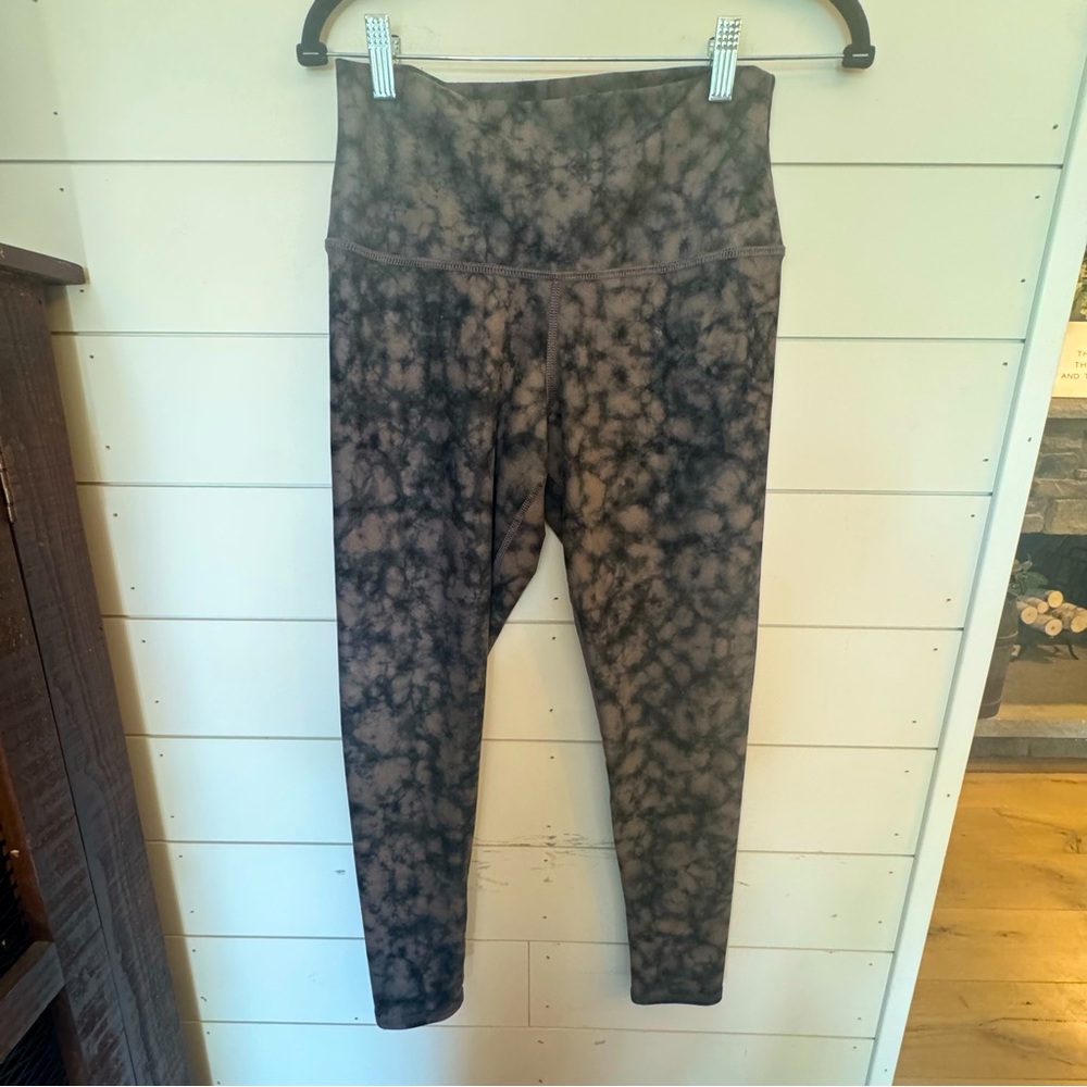 Evolution and Creation Yoga Leggings Sz M The Breanna Legging black ti-dye